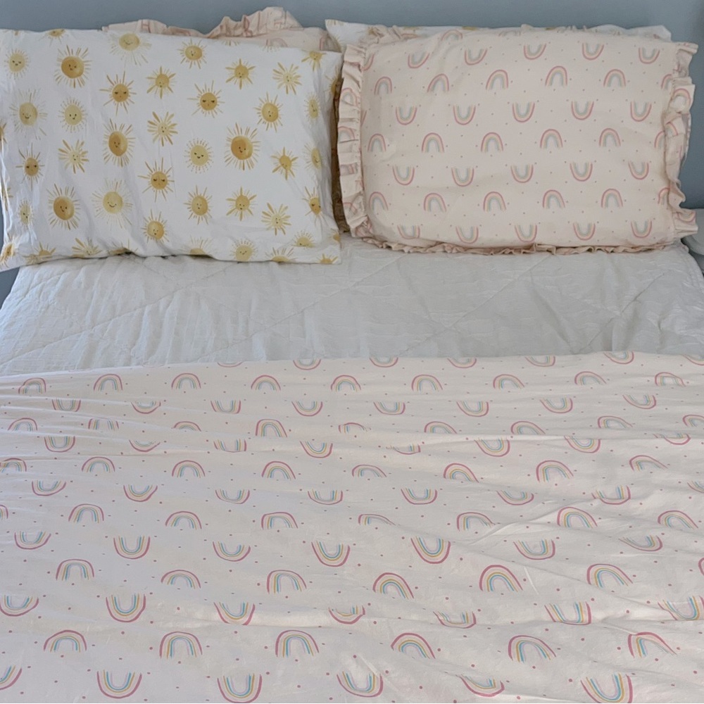 Full size Pottery Barn rainbow duvet cover and sunshine pillow cases